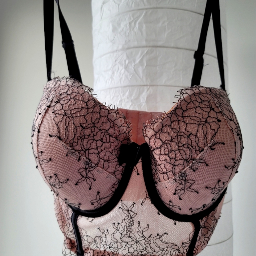 Victoria's Secrets Pink Bra 32DD
